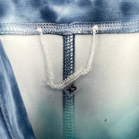 CHASER Workout Cropped Leggings Womens XS Blue Tie Dye Wave Lace up NEW - Picture 8 of 14